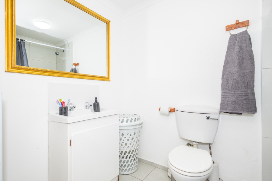 2 Bedroom Property for Sale in Uitsig Western Cape